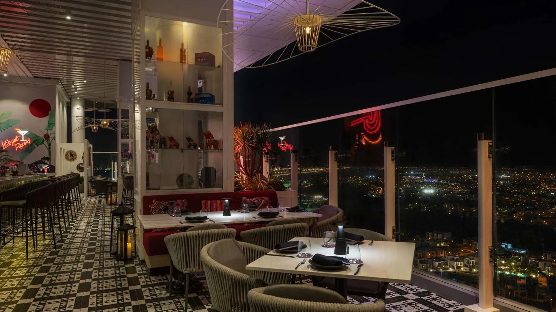 ****  Radisson Dubai Damac Hills Hotel Emirados Árabes Unidos